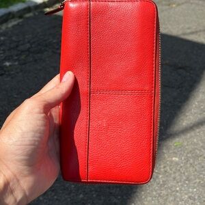 Orange leather COACH wallet - barely used! Good condition! 😊